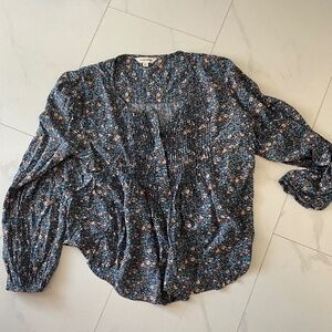 EUC Lucky Brand Floral floaty top size Small